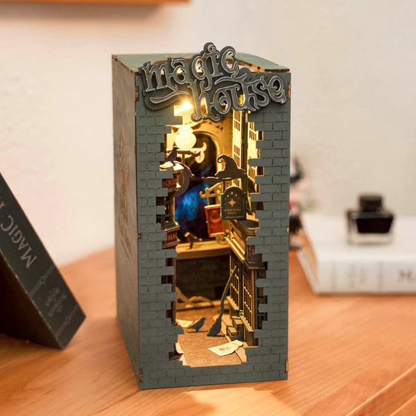 ROBOTIME ROLIFE DIY BOOK NOOK MAGIC HOUSE