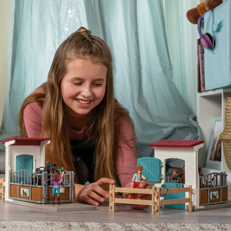 SCHLEICH HORSE CLUB HORSEBOX HANNAH & CAYENNE