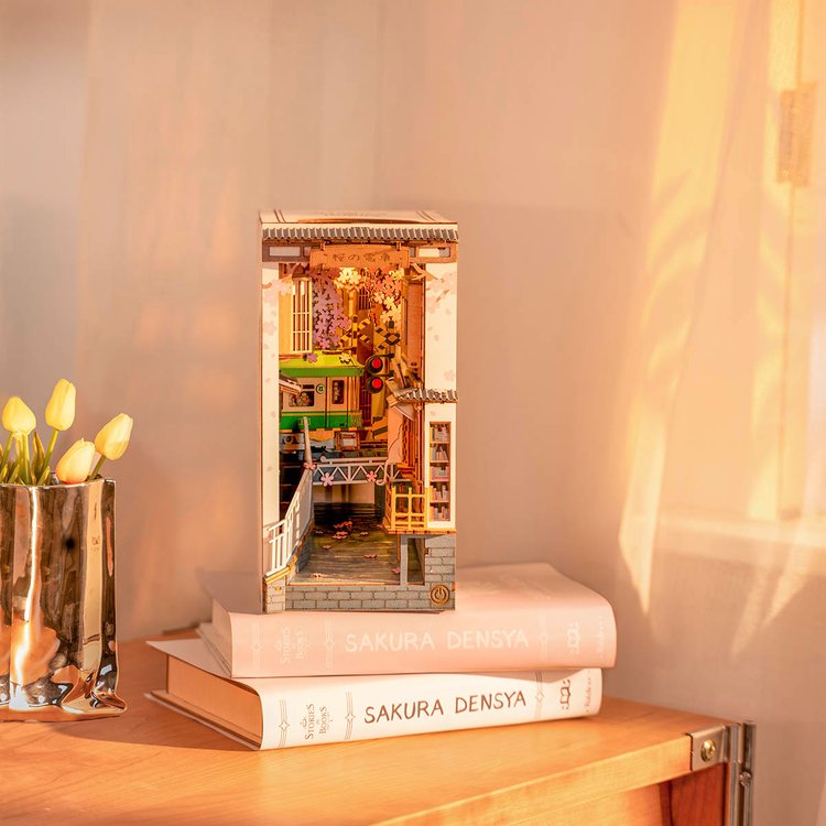 ROBOTIME ROLIFE DIY BOOK NOOK SAKURA DENSYA