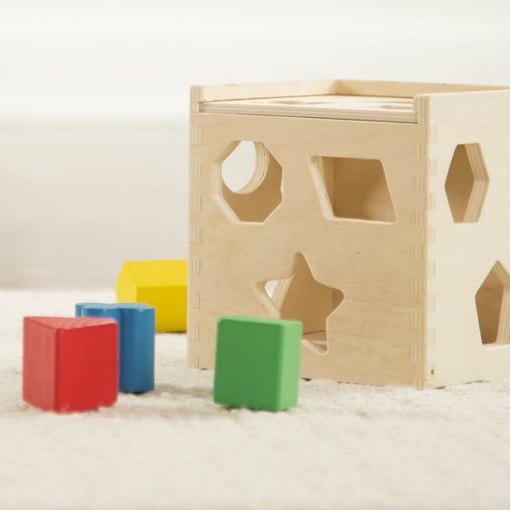 MELISSA & DOUG SHAPE SORTING CUBE