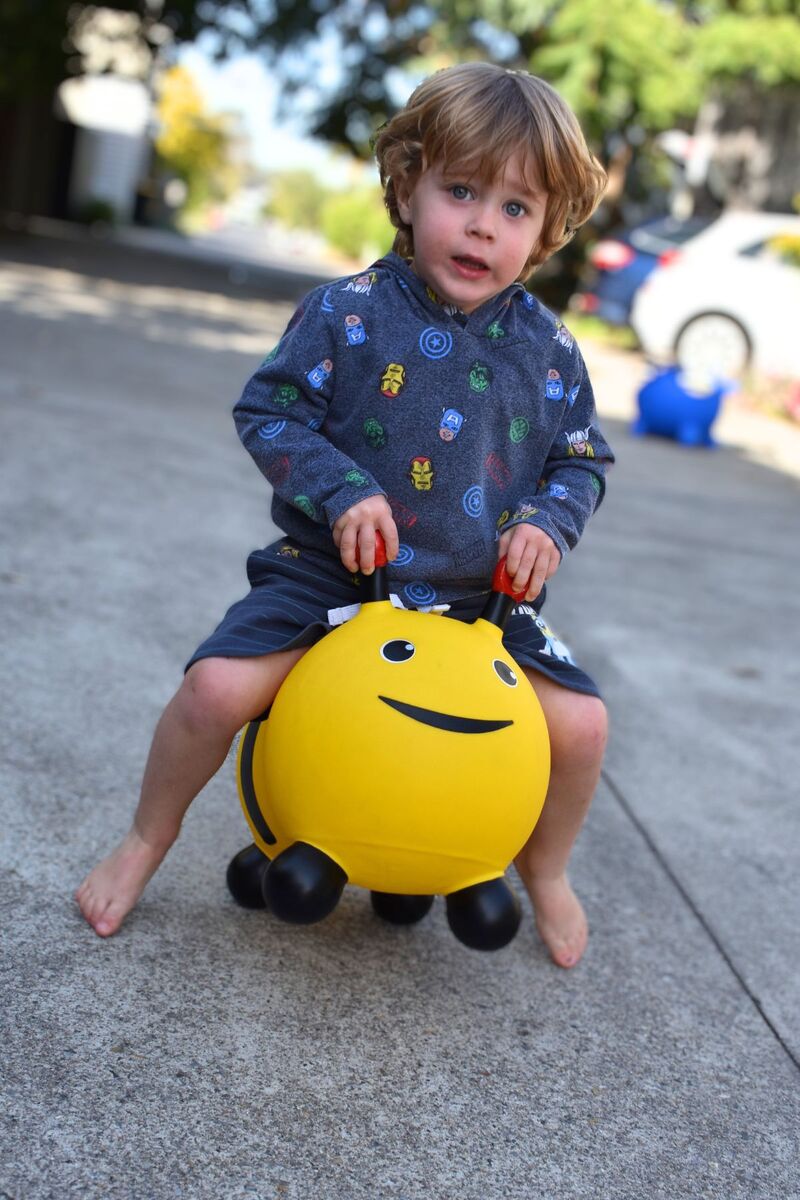 KAPER KIDZ BOUNCY RIDER BUZZY THE BEE