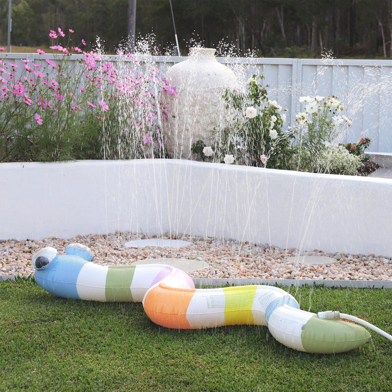 SUNNYLIFE INFLATABLE SPRINKLER- INTO THE WILD