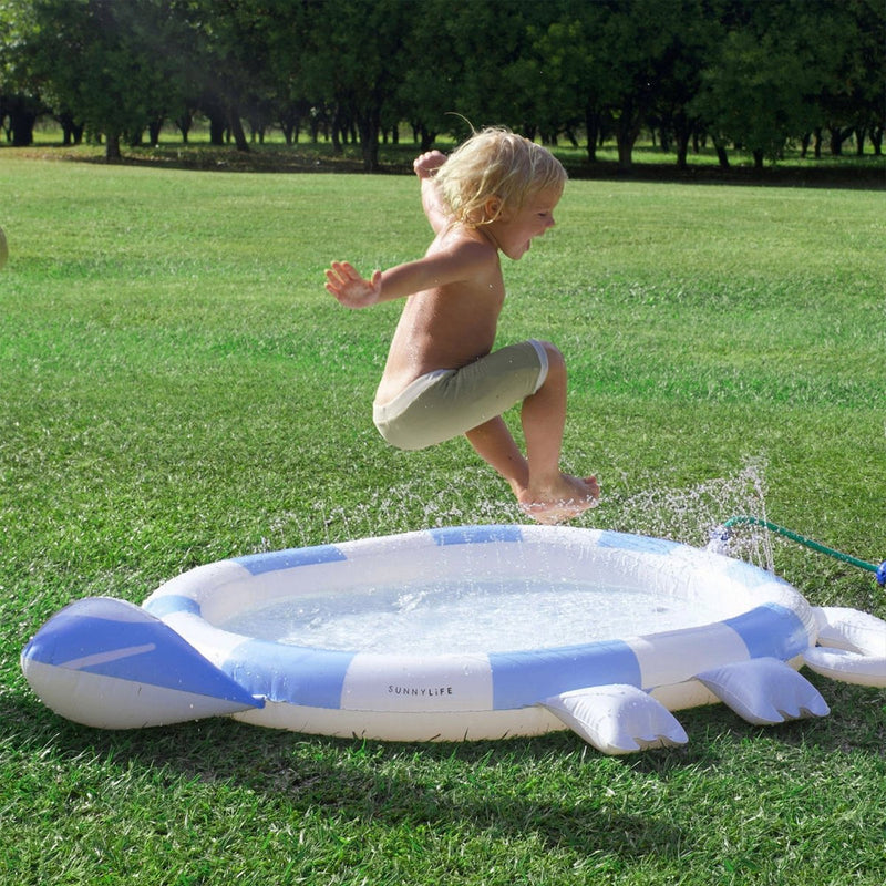 SUNNYLIFE KIDS SPRINKLER MAT- INTO THE WILD