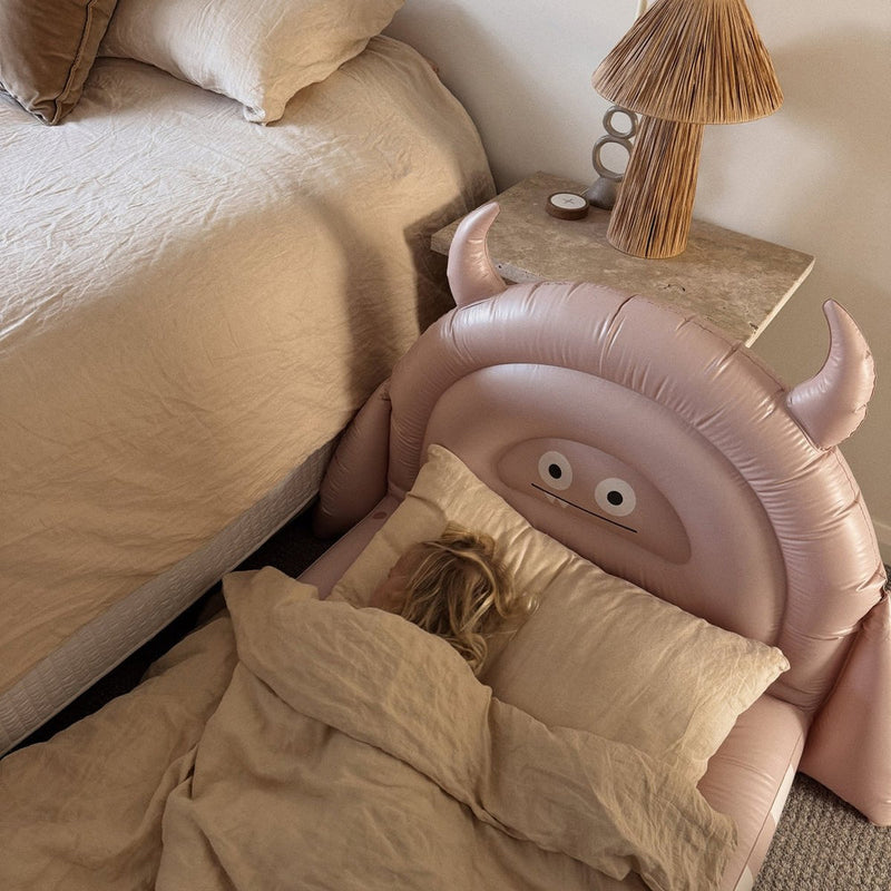 SUNNYLIFE KIDS SLEEP OVER BED MONSTER- SAGE & PINK