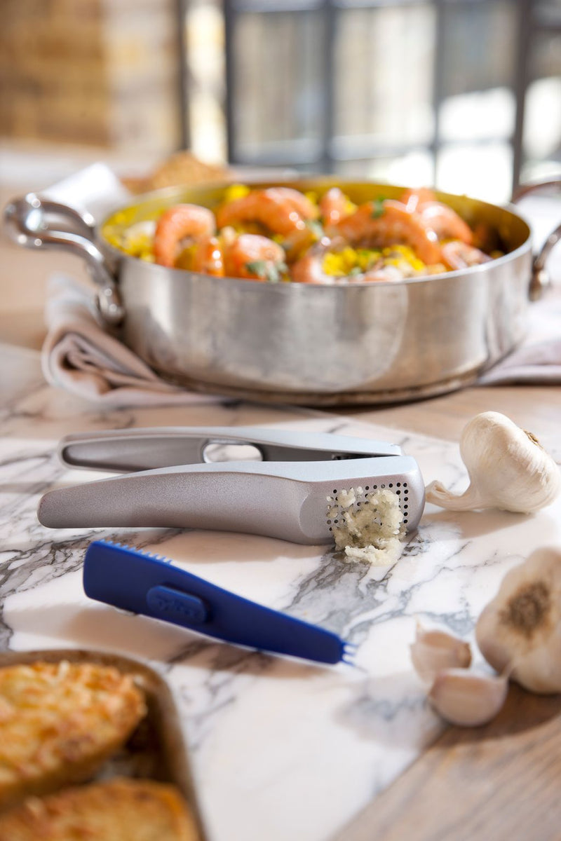 How To Use A Garlic Press  Zyliss USA – Zyliss Kitchen