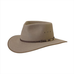 The Bran Akubra Cattleman Hat features a pinch crown and broad, dipping brim with eyelet vents. Make the most of reduced prices on all of our Akubras online, and receive free shipping if you spend over $200.