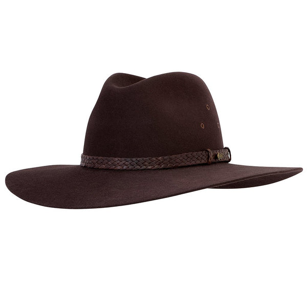 The Loden Akubra Riverina Hat features a quality six plait leather band and triangular shaped eyelet ventilation. This hat has proved to be very popular since its introduction in 2011. Make the most of reduced prices on all of our Akubras online, and receive free shipping if you spend over $200.