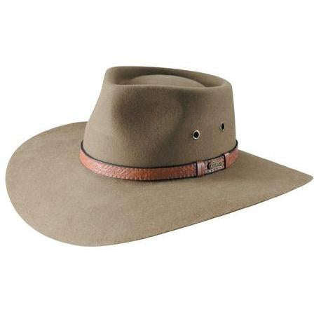 The Akubra Territory is a big shade hat which features a pinch crown and very broad dipping brim, designed to withstand the harsh sun of the Australian Outback. It has&nbsp;an embossed bonded leather band and eyelet vents. Make the most of reduced prices on all of our Akubras online, and receive free shipping if you spend over $200.