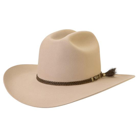 The Sand Arena Hat features a tall, centre-creased western crown and a broad, upswept brim. This Western Akubra features a braided horse hair tail band and satin lining. Make the most of reduced prices on all of our Akubras online, and receive free shipping if you spend over $200.