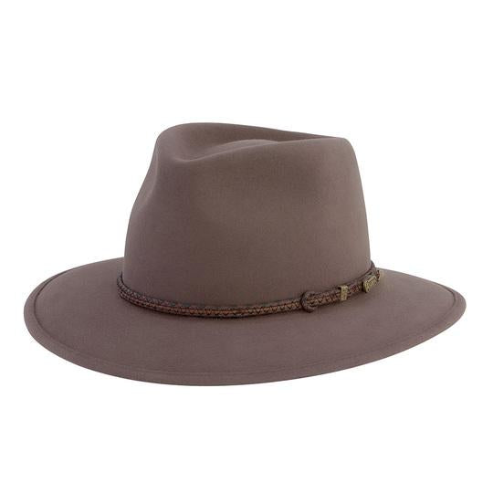 The Regency Fawn Akubra Traveller Hat is made of softer pliable felt designed specifically for the adventurer among us. This hat has a unique memory which allows it to be manipulated back to shape if mistreated. Make the most of reduced prices on all of our Akubras online, and receive free shipping if you spend over $200.